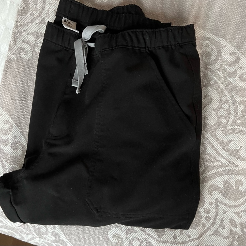 FIGS BLACK Cairo Cargo Scrub Pants